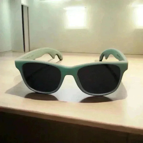 Victoria Secret Sunglasses in Sea Green. #Summer #Beach #Sunglasses #Vacation - Picture 1 of 2
